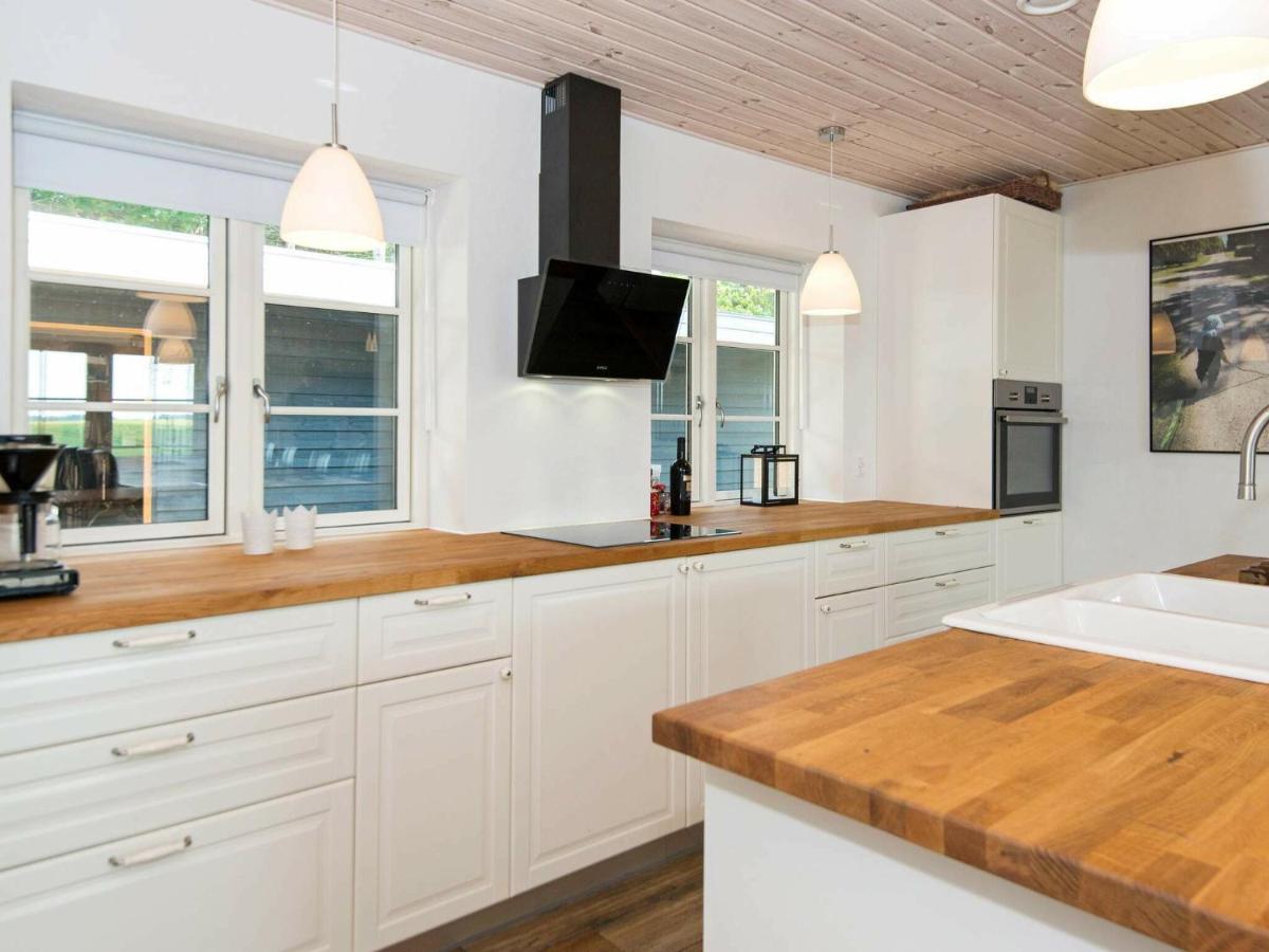 10 Person Holiday Home In Glesborg Extérieur photo