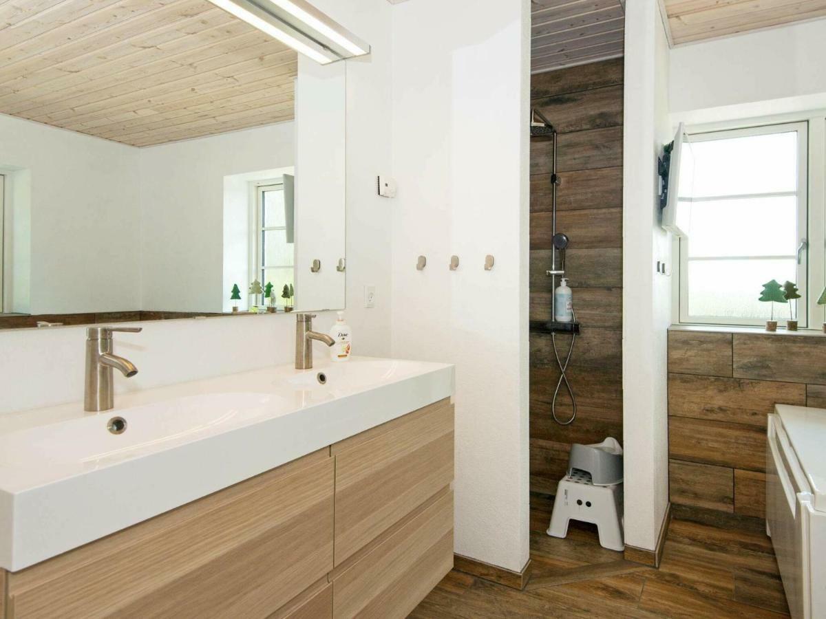 10 Person Holiday Home In Glesborg Extérieur photo