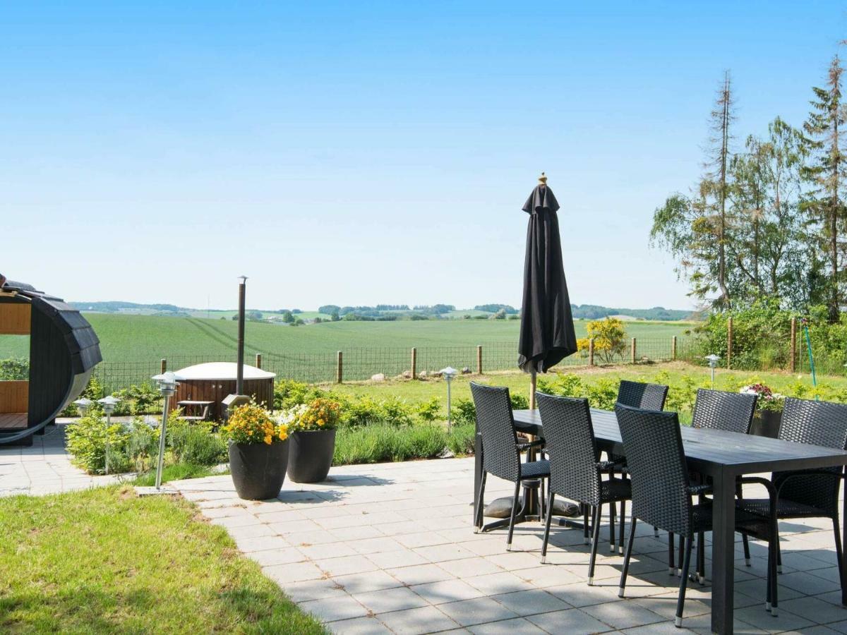 10 Person Holiday Home In Glesborg Extérieur photo
