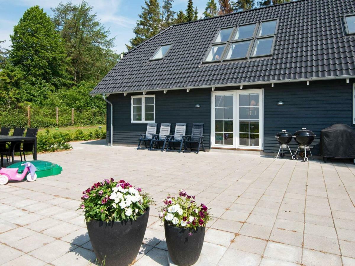 10 Person Holiday Home In Glesborg Extérieur photo